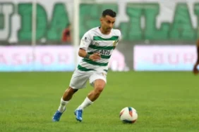 5135-bursaspor-yigitali-bayrak-ile-yollarini-ayirdi