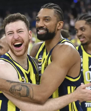 t25_fenerbahce-beko-evinde-ba-877
