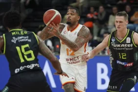 t25_galatasaray-ligde-merkeze-819