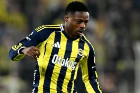 t25_anthony-musabadan-schalke-837