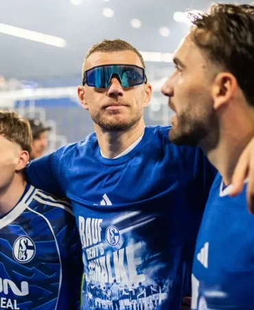 t25_schalkeden-edin-dzekoya-y-928