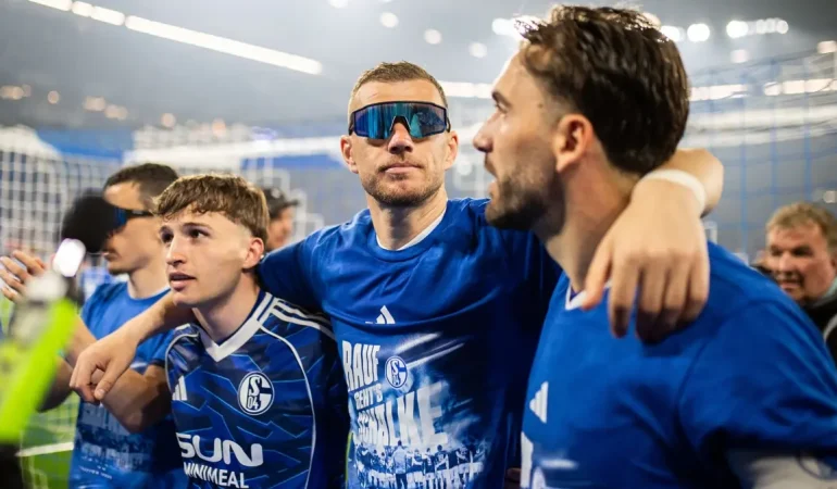 t25_schalkeden-edin-dzekoya-y-928
