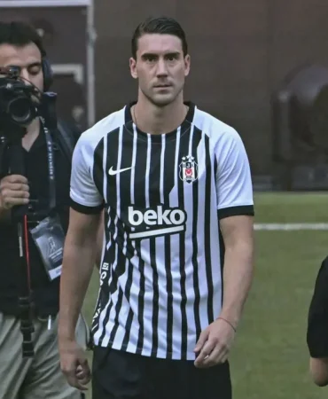 t25_besiktas-vlahovici-uefa-l-126