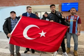 ay-yildizli-bayrakla-terminalde-bulusma-1